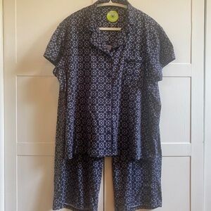 White Orchid Short Sleeve Geometric Capri Pajama Set